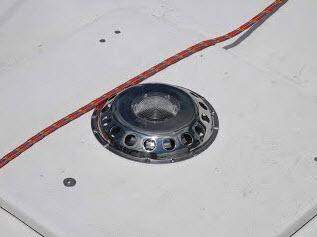 aérateur de toit pour bateaux de plaisance avec éclairage naturel